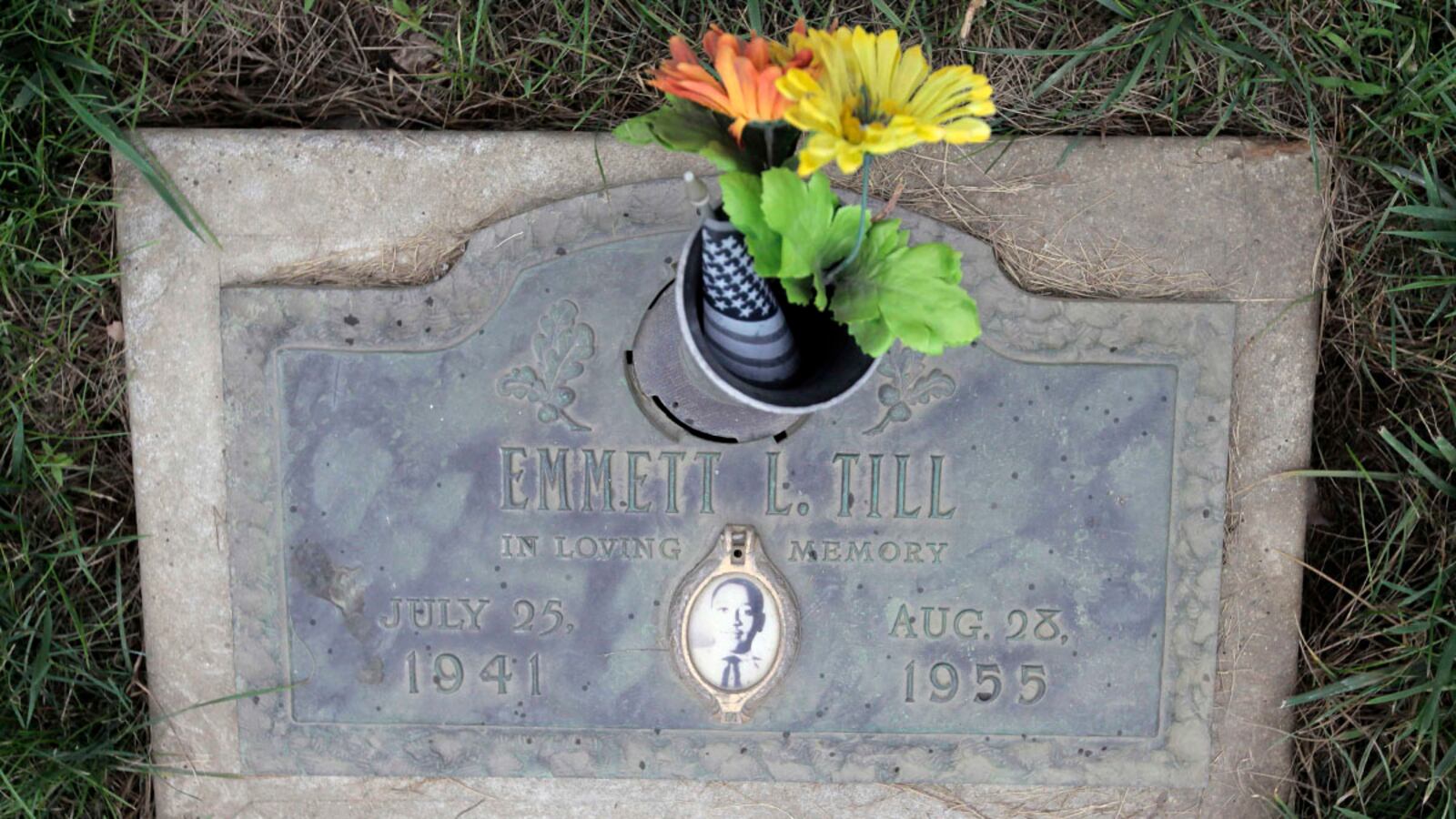 articles/2012/04/24/emmylou-harris-sings-emmett-till-and-a-black-man-is-moved-to-tears/emmett-till-emmylou-frazier_tkfcwn