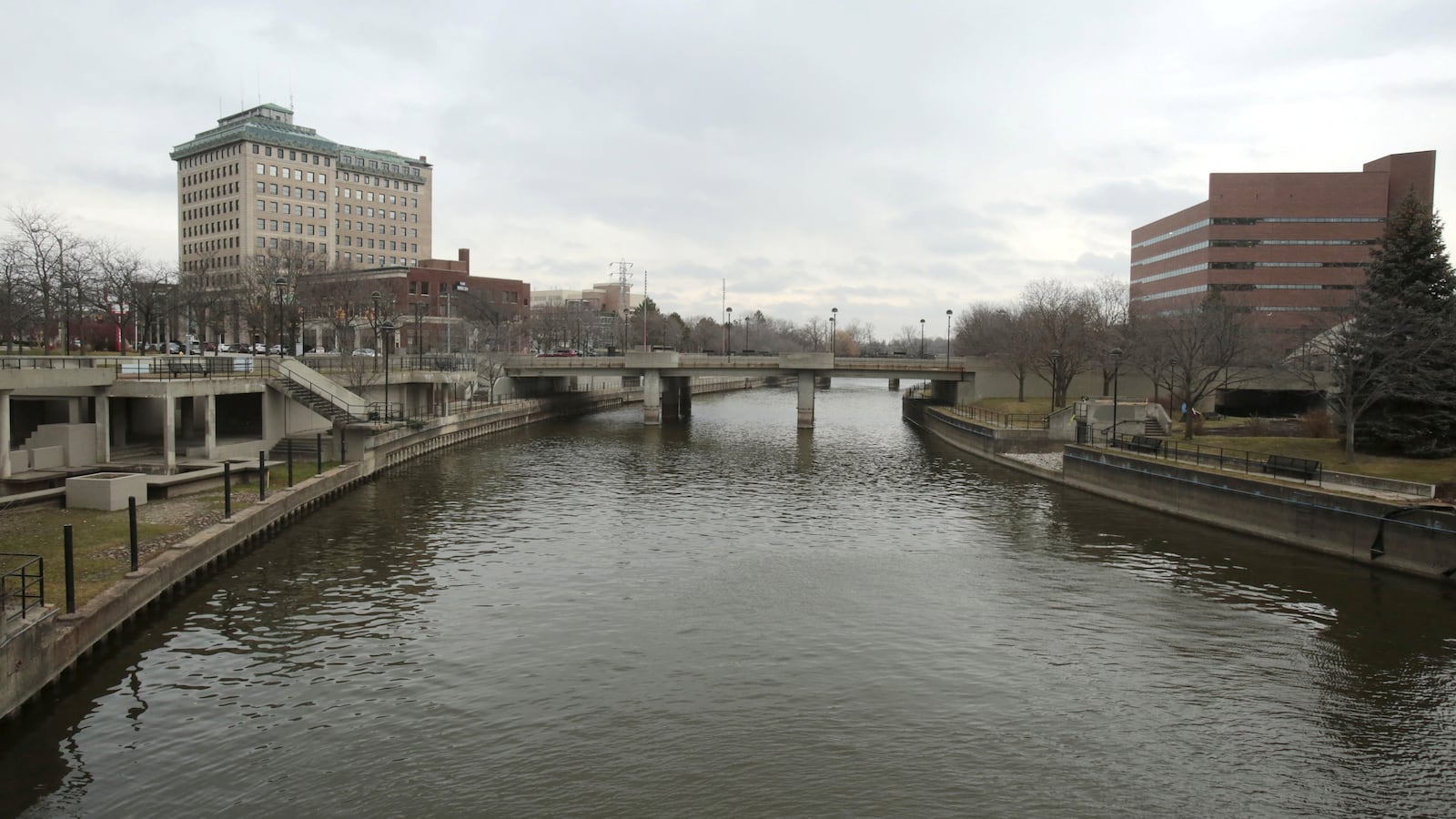 2021-11-10T224544Z_231947912_RC2YRQ99WJIT_RTRMADP_3_USA-MICHIGAN-FLINT-WATER_hpptnn