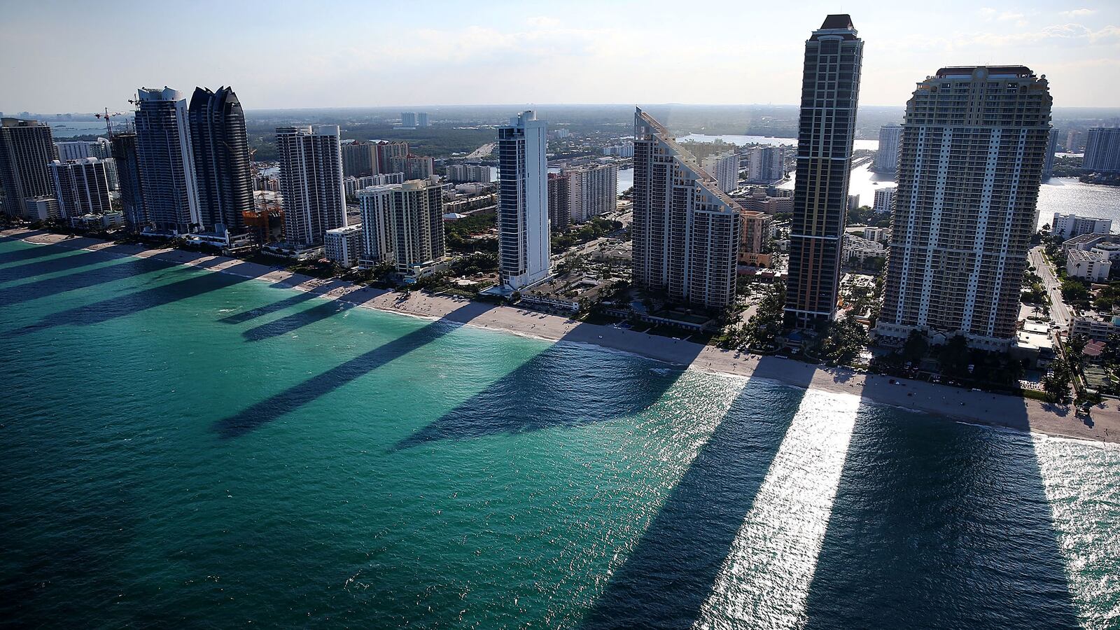 articles/2016/06/05/luxury-urban-housing-built-on-a-myth-is-about-to-take-a-big-hit/160604-kotkin-luxury-condo-tease_tj7hoy