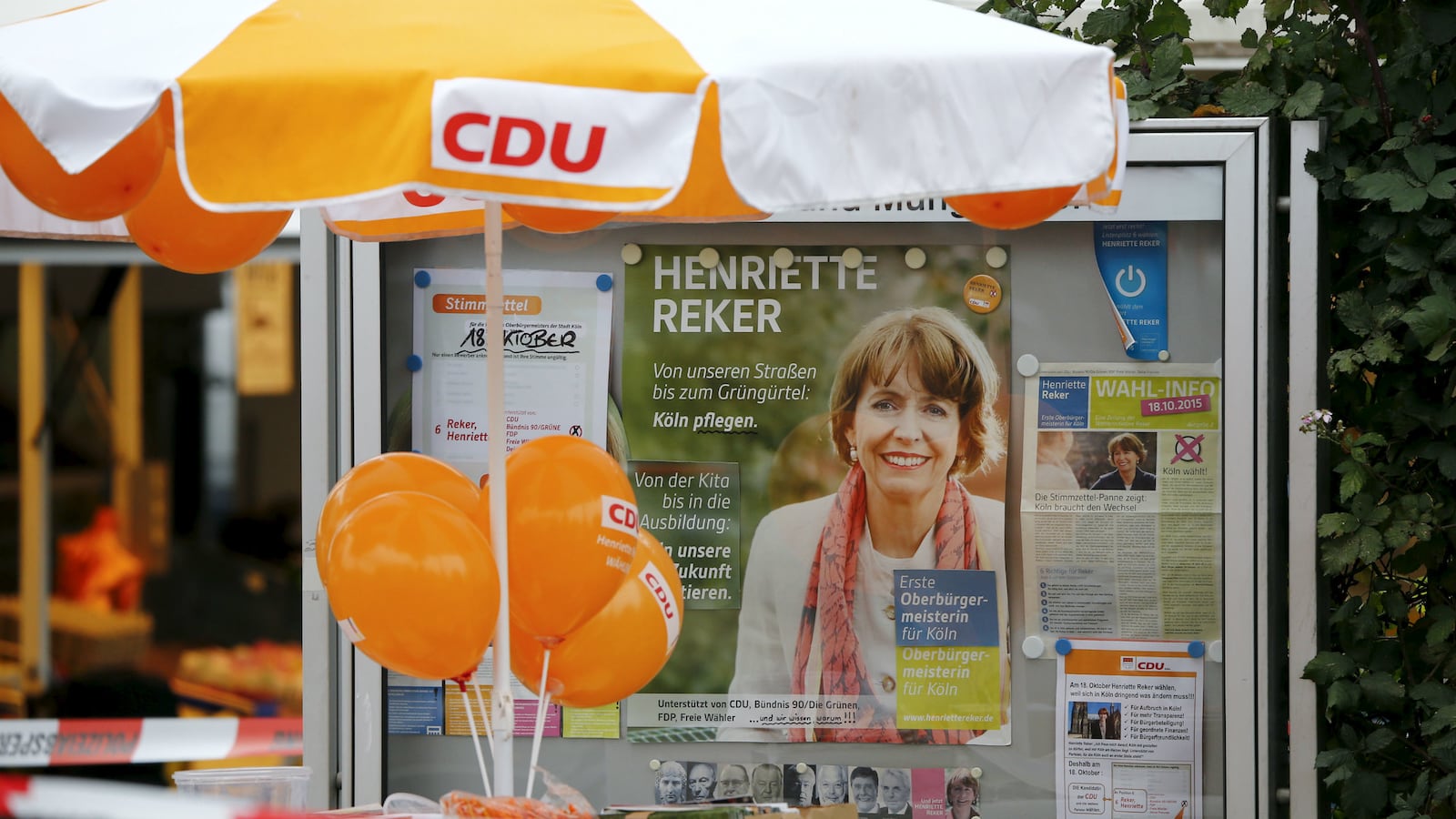 cheats/2015/10/18/mayoral-candidate-stabbed-wins-election/152018-german-mayor-stabbing-cheat_yahozk