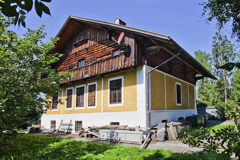 articles/2011/08/28/gottfried-w-austria-s-dungeon-dad-tortured-abused-2-daughters-for-40-years/austria-incest-torture-case-nadeau_jbt9o1