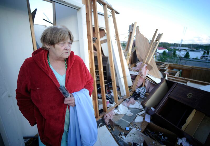 galleries/2011/04/28/tornadoes-kill-hundreds-in-the-south/tornado-update-429-3_mdrltr