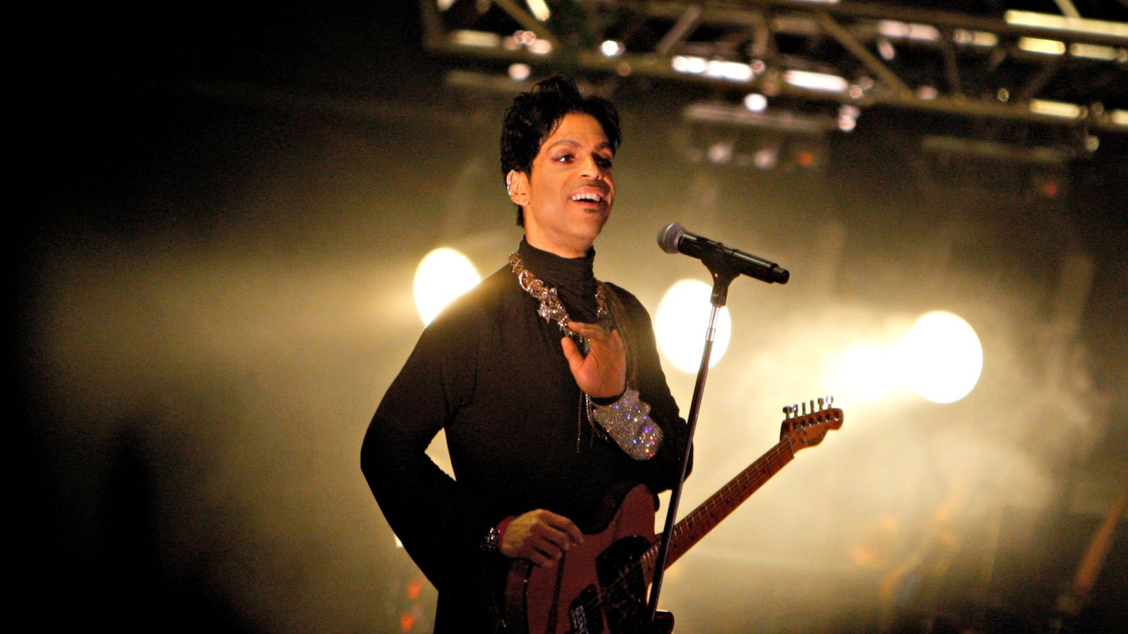 cheats/2016/04/21/death-reported-at-prince-s-home/160421-prince-dead-cheat_adnvo8