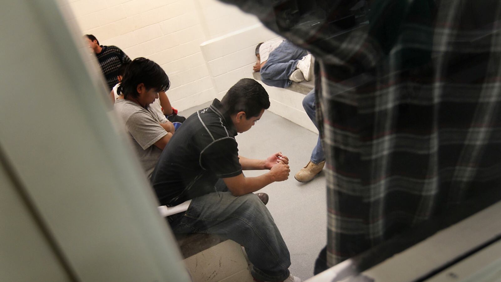 cheats/2011/09/29/immigrant-detention-increasingly-privatized/immigration-detention-center-privatized-cs_umuw5d