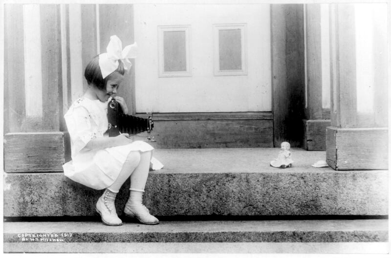 galleries/2012/01/19/the-once-great-eastman-kodak-company-in-its-glory-days-photos/kodak-history-little-girl_tjq6ha