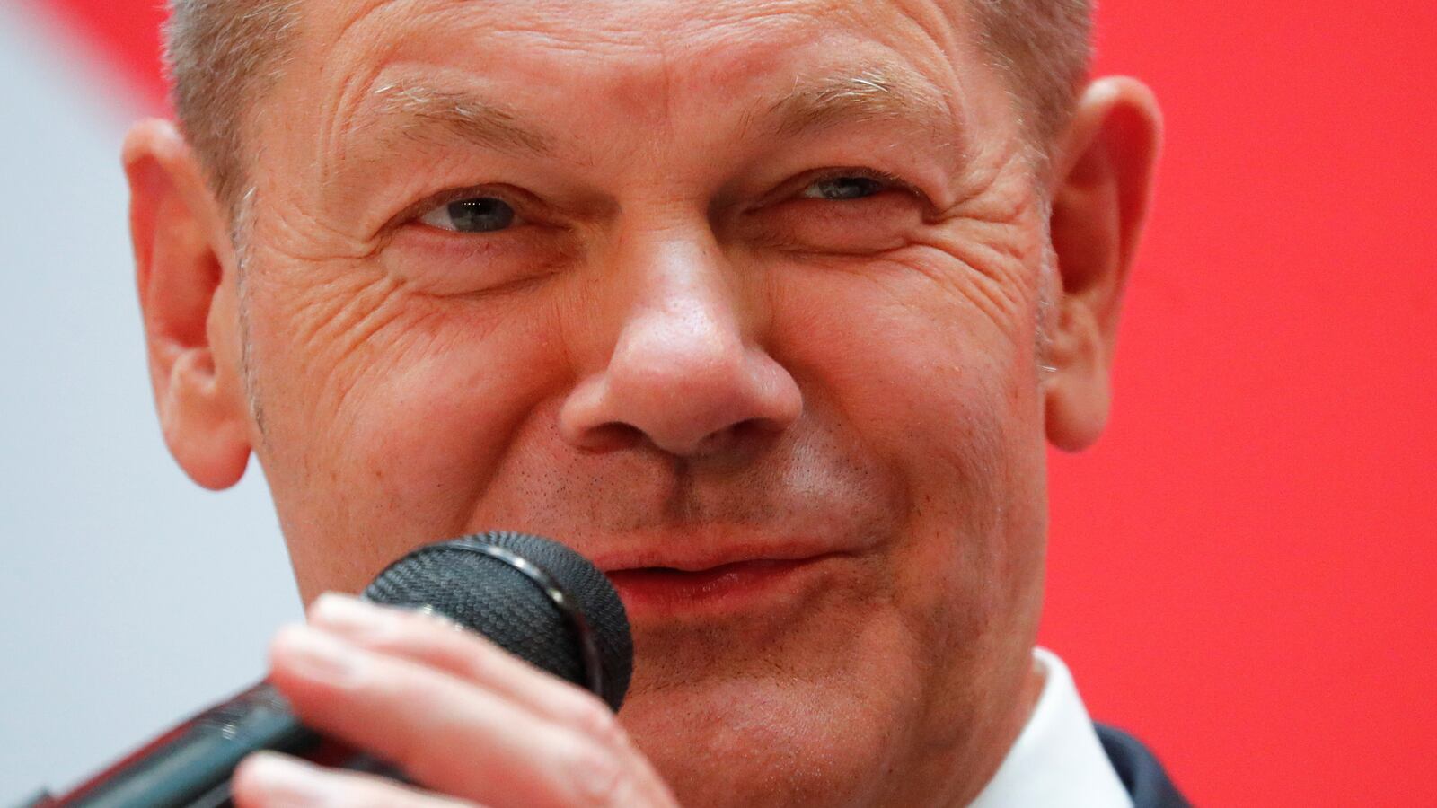 2021-09-27T095521Z_1531928558_RC29YP99AYU7_RTRMADP_3_GERMANY-ELECTION-REACTIONS-SPD_fxfqsb