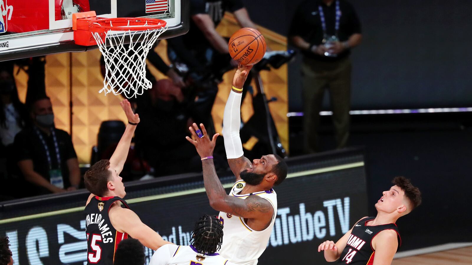 2020-10-12T012508Z_599542761_NOCID_RTRMADP_3_NBA-FINALS-LOS-ANGELES-LAKERS-AT-MIAMI-HEAT_rrw8dl