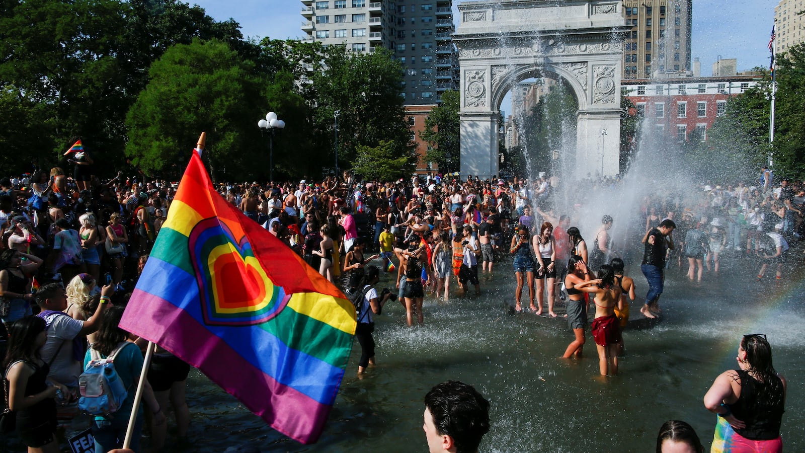 2021-06-27T235107Z_606230362_RC259O9YQI5F_RTRMADP_3_GAY-PRIDE-NEW-YORK_ns0rdt