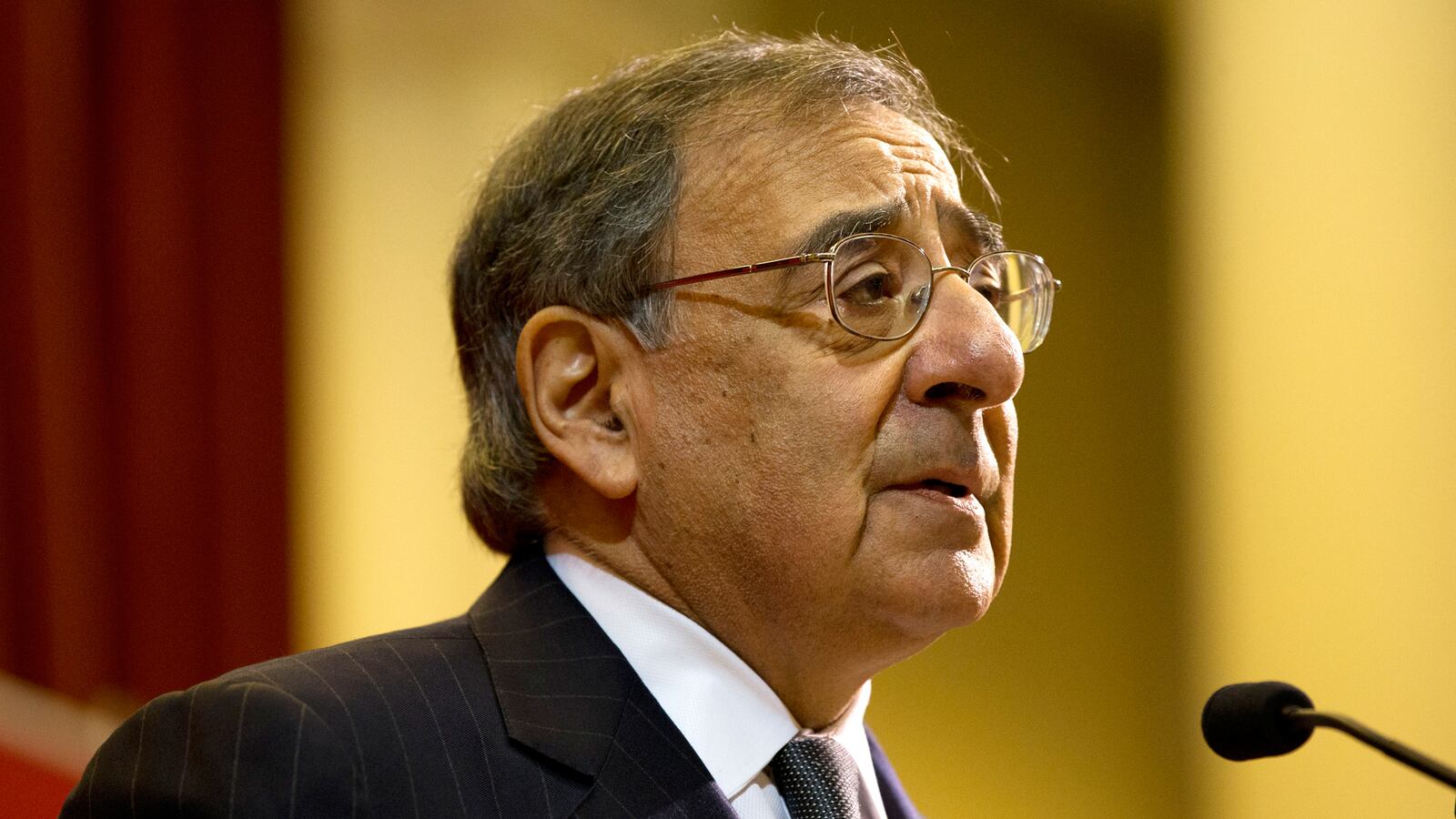 cheats/2013/01/24/pentagon-officially-lifts-ban-on-women-in-combat/130123-panetta-cheat_b9fyup