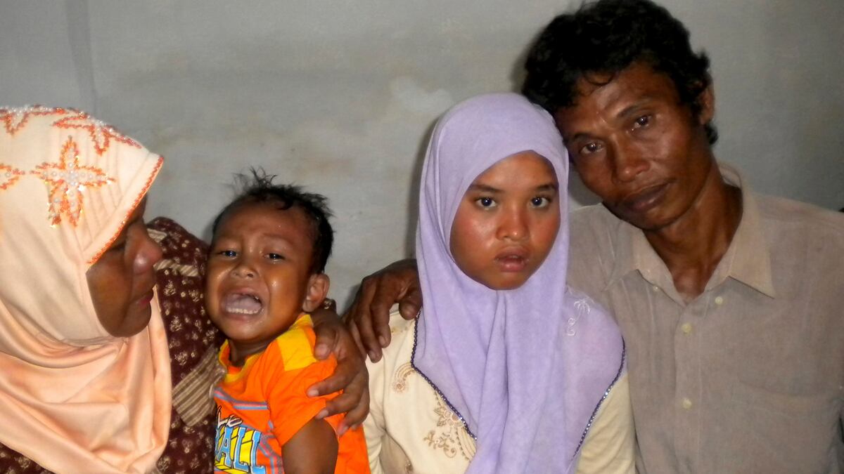 cheats/2011/12/23/girl-swept-to-sea-in-2004-found/indonesia-missing-girl-reunited-family-tsunami-cheat_gma34j