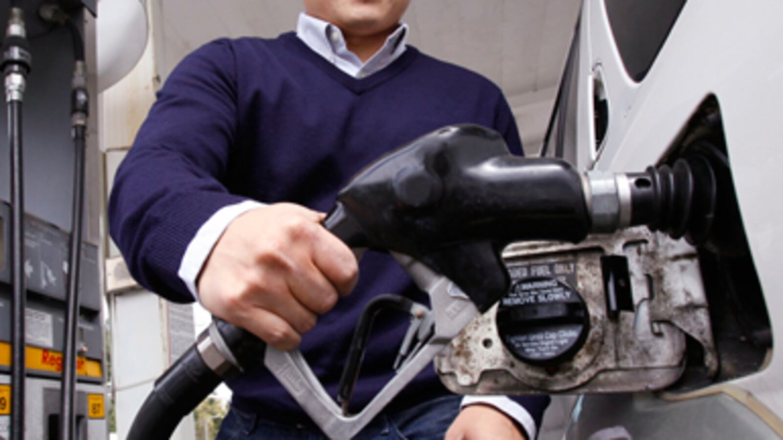 cheats/2011/06/13/survey-gas-price-dip-to-continue/gas-prices_lvhu2j