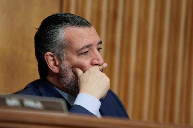 Cruz was among many Republicans and Democrats to praise Parton, but his tribute didn't go as planned.