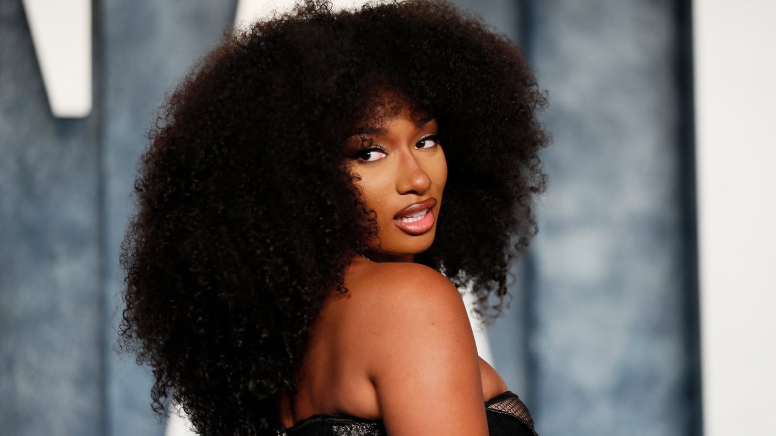 2023-03-13T090208Z_1391173570_HP1EJ3D0P3H2P_RTRMADP_3_AWARDS-OSCARS-VANITYFAIR-ARRIVALS_g270hk