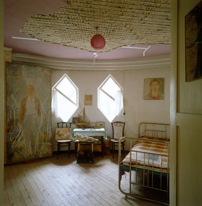 galleries/2013/03/22/omg-i-want-this-house-moscow-photos/130321-omghouse10_zfv11u