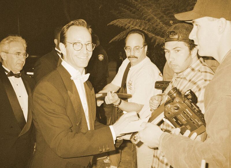 galleries/2010/10/04/herb-ritts/herb-ritts---herb-signing_ynceja