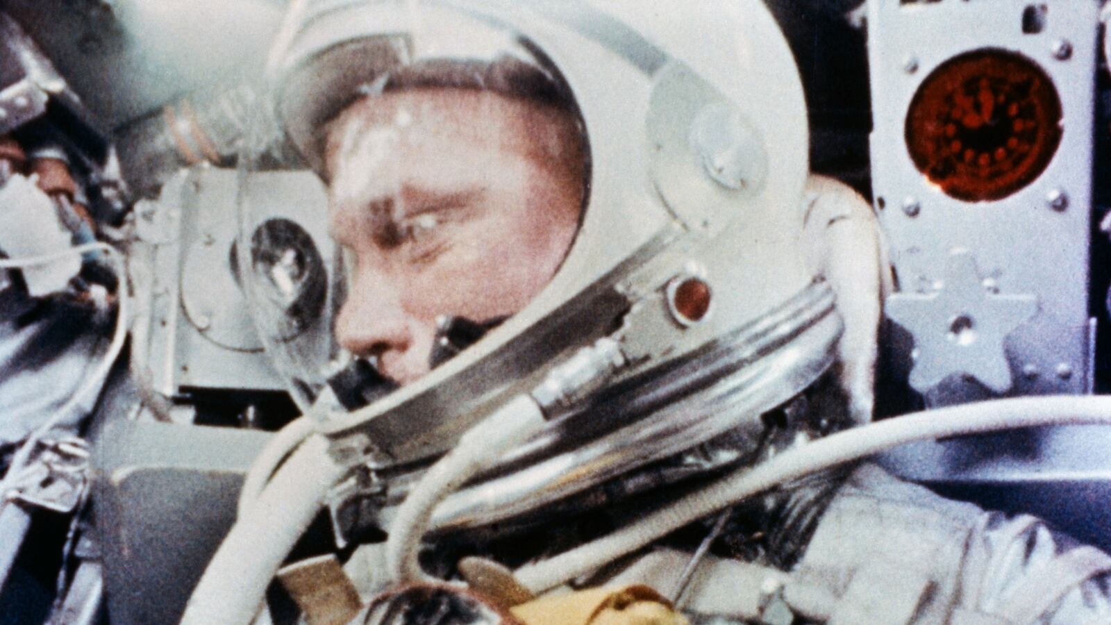 cheats/2016/12/08/john-glenn-dead-at-95/161208-john-glenn-rip-cheat_ahboio