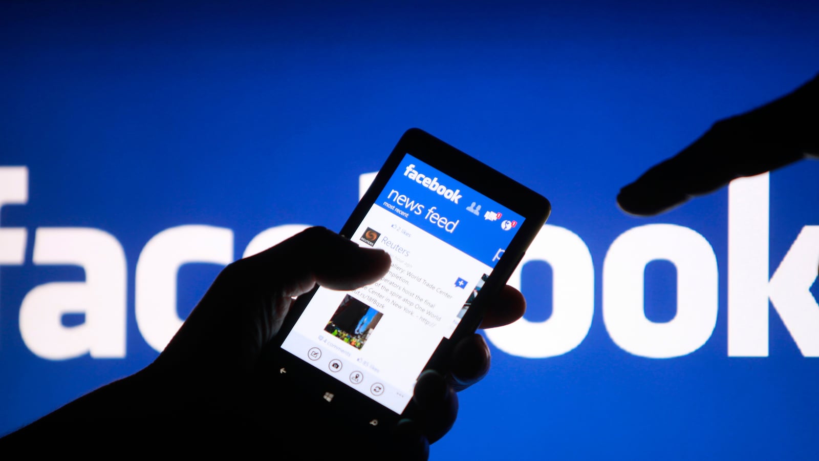 articles/2013/09/24/7-hacks-to-revolutionize-your-facebook-experience/130923-strochlic-facebook-tease_dfjoyw