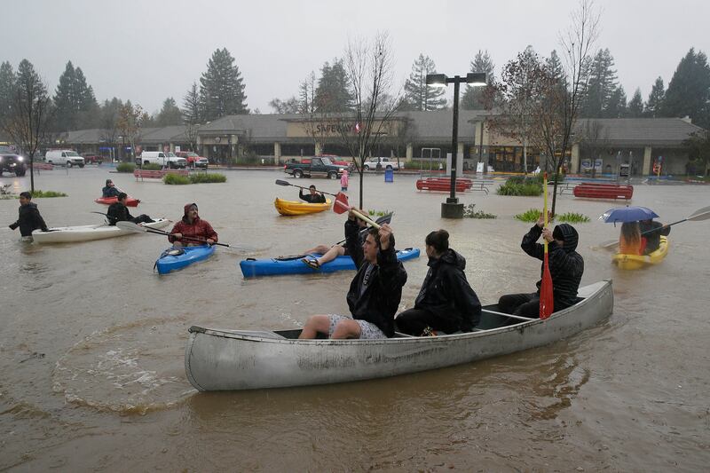 galleries/2014/12/12/pineapple-express-slams-california-photos/141212-cali-storm-01_lxeopd
