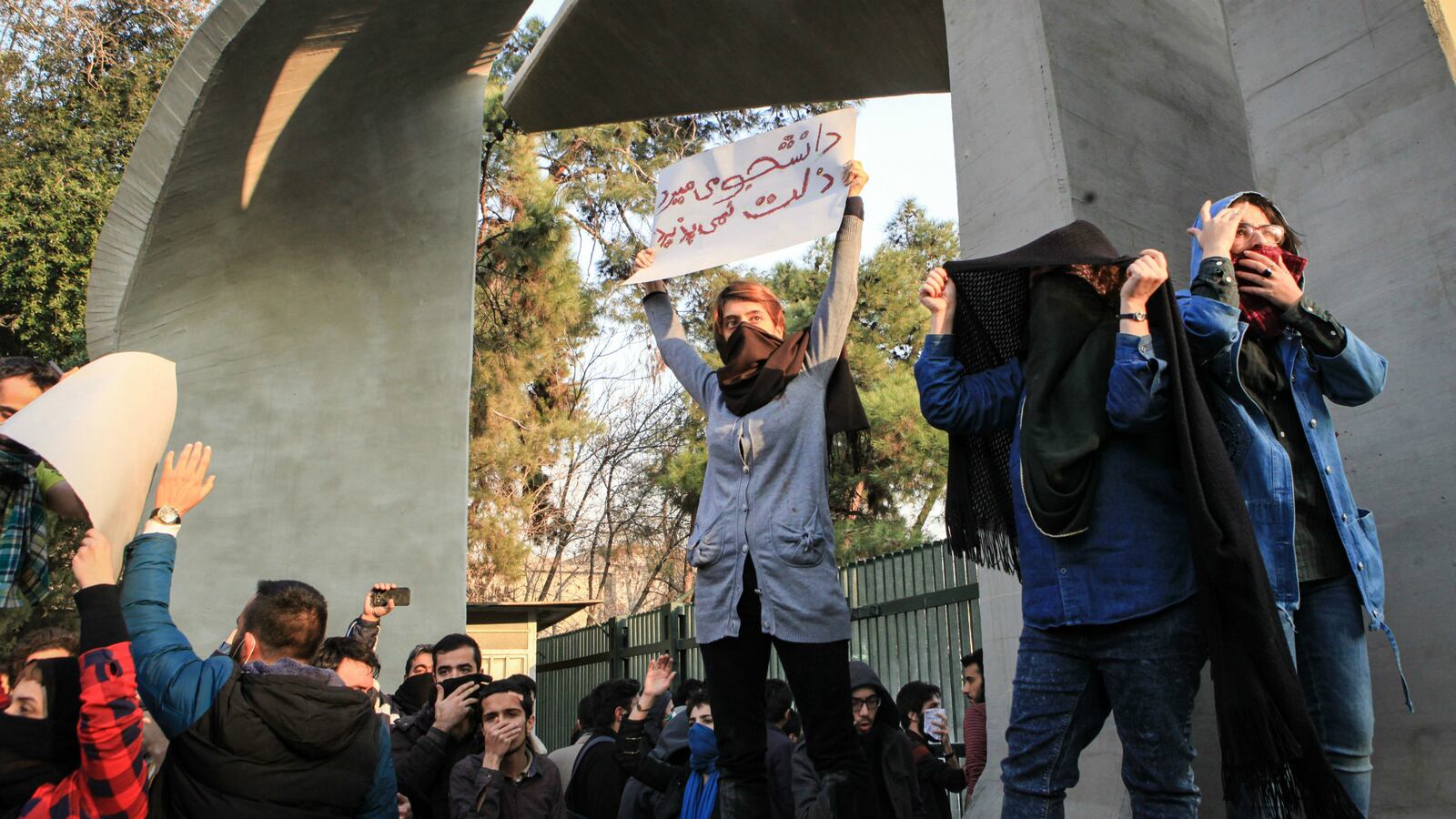 tehran-protests_koq2x2