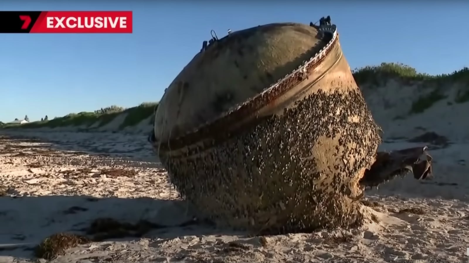 A mysterious metal object appeared on a beach near Green Head beach in Western Australia.