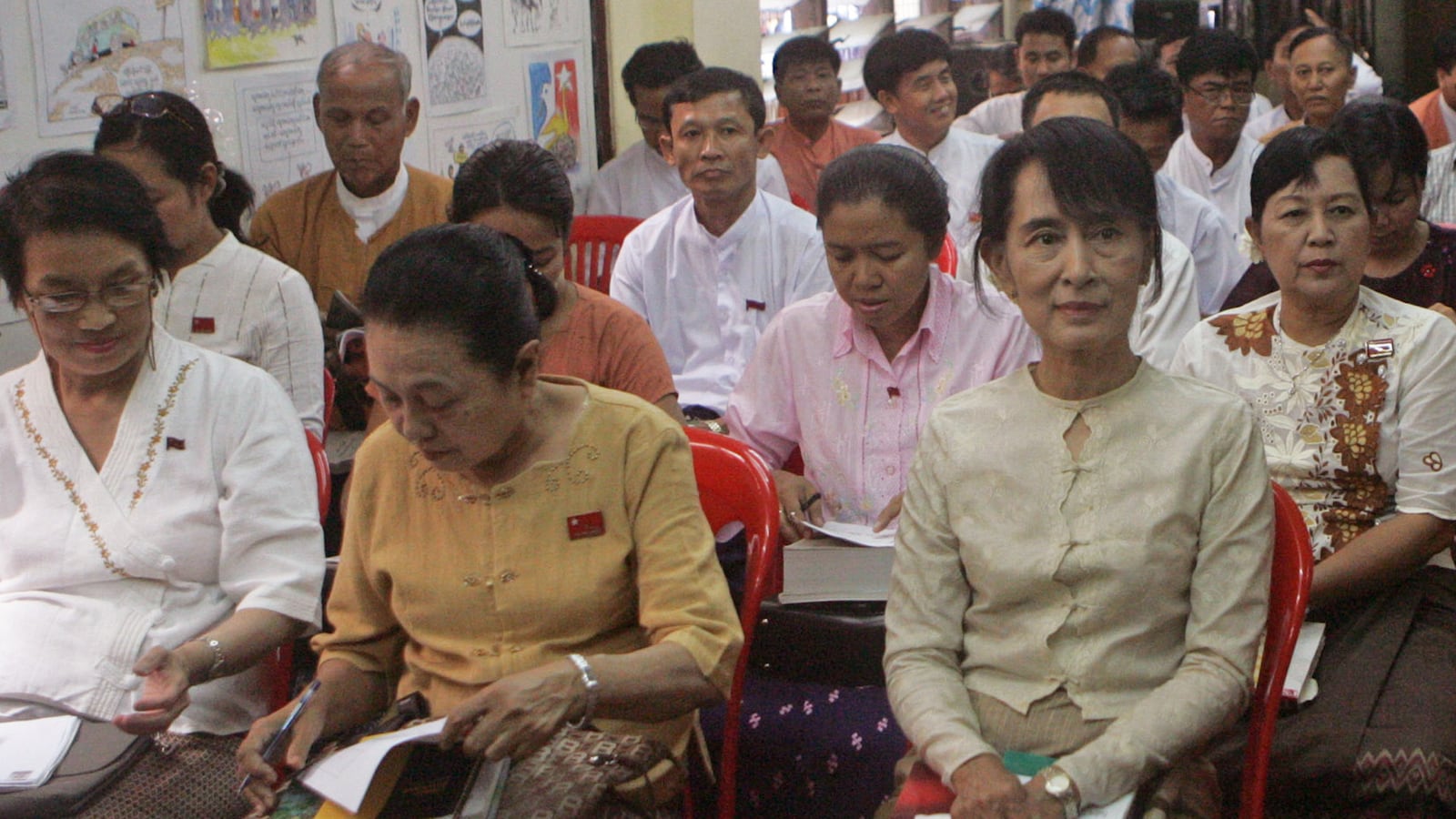 cheats/2012/04/20/suu-kyi-to-boycott-parliament/suu-kyi-boycottt-parliment-cheat_c2adyc