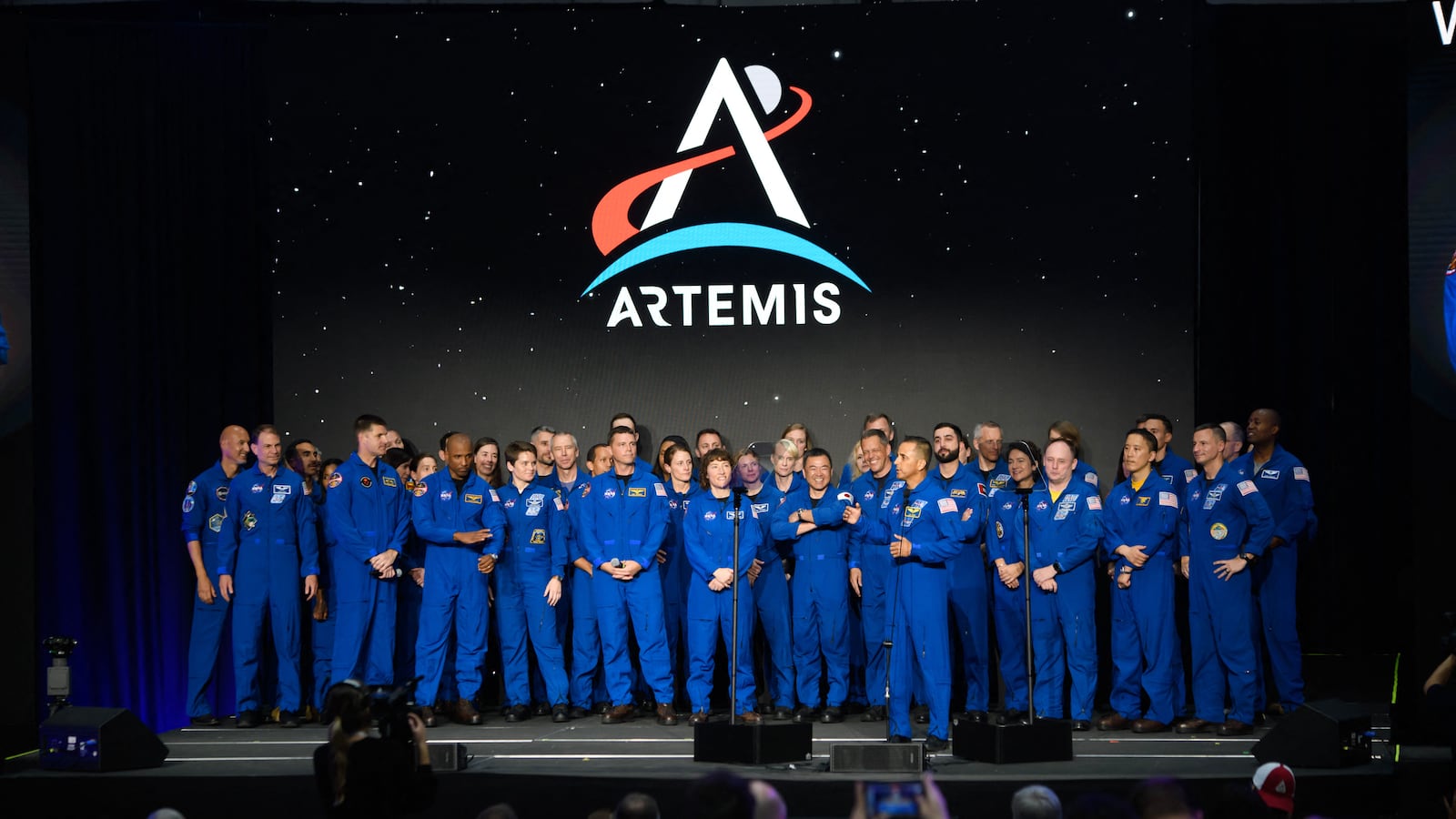 Current NASA astronauts involved in the Artemis project