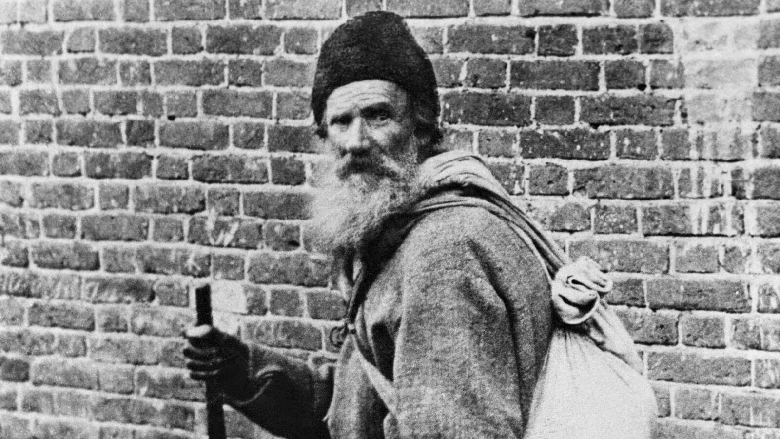 articles/2013/06/02/what-tolstoy-teaches-us-about-insider-trading/130531-schillinger-tolstoy-tease_hmg3pu