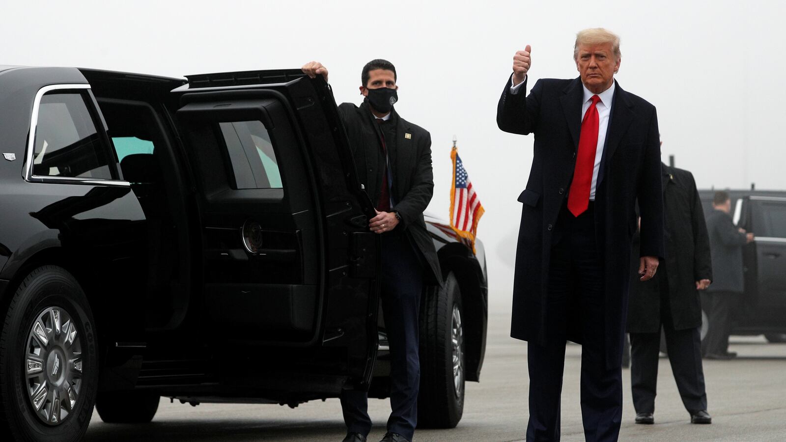 2020-12-12T185345Z_1777394856_RC2ULK9QSUSN_RTRMADP_3_USA-TRUMP_q924bc