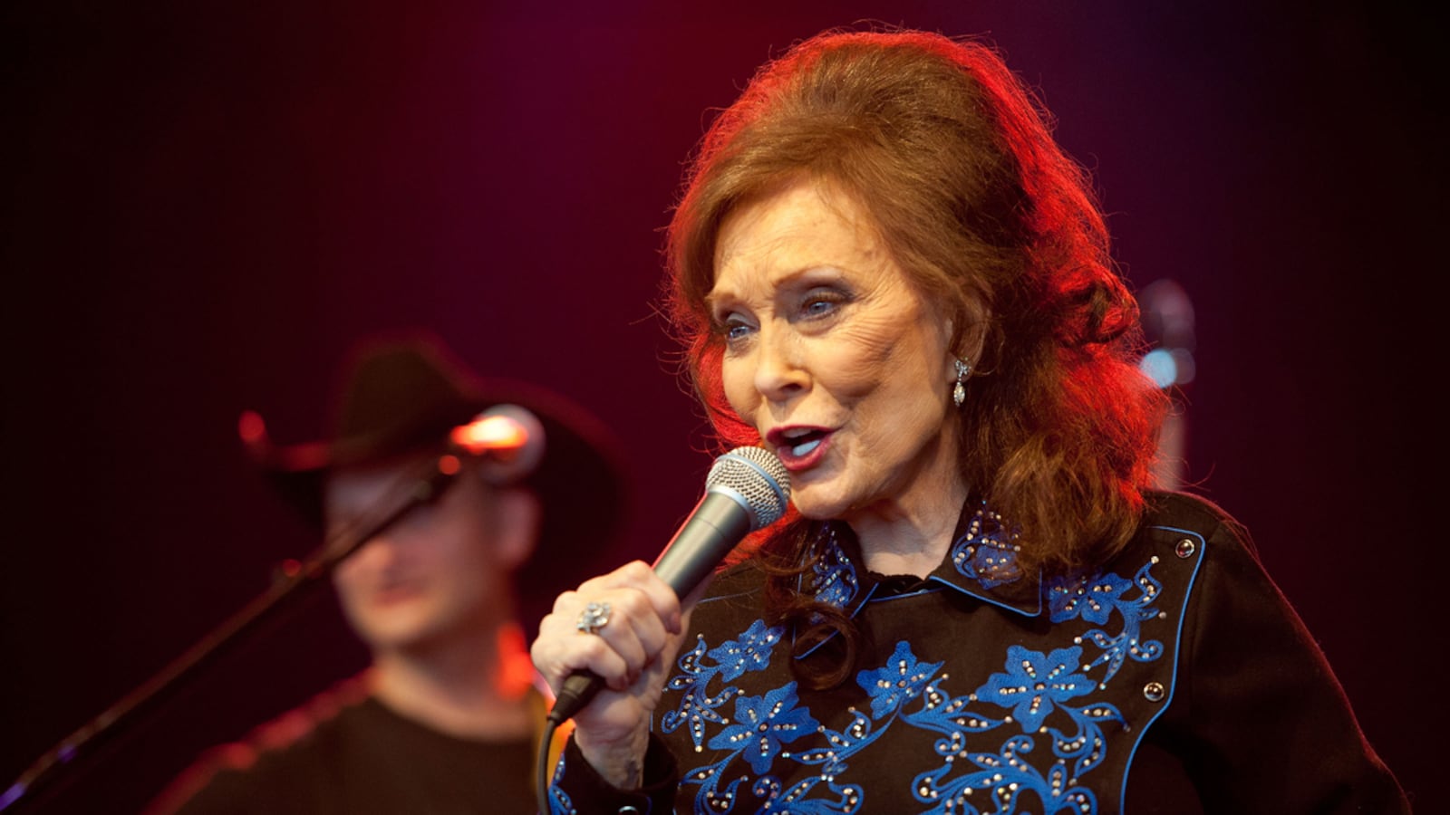 cheats/2011/10/23/loretta-lynn-hospitalized/loretta-lynn-hospitalized-cs_nzqxcx