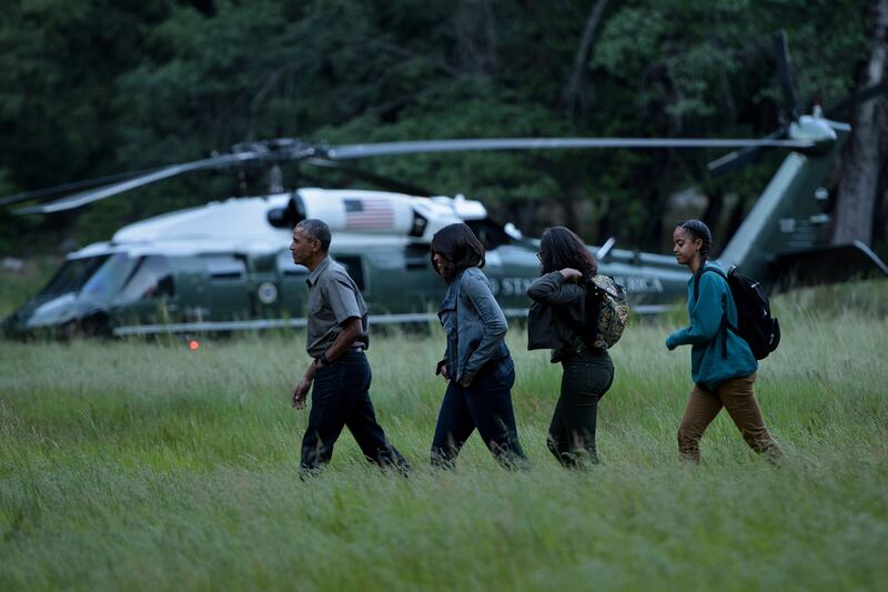 galleries/2016/06/20/obamas-travel-to-yosemite-to-help-park-service-celebrate-centennial/160620-obama-yosemite4_jb6nza