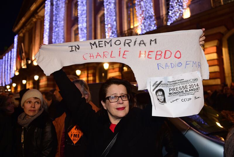 galleries/2015/01/07/i-am-charlie-thousands-show-solidarity-with-charlie-hebdo-victims/150107-france-shooting-08_jdrwsw
