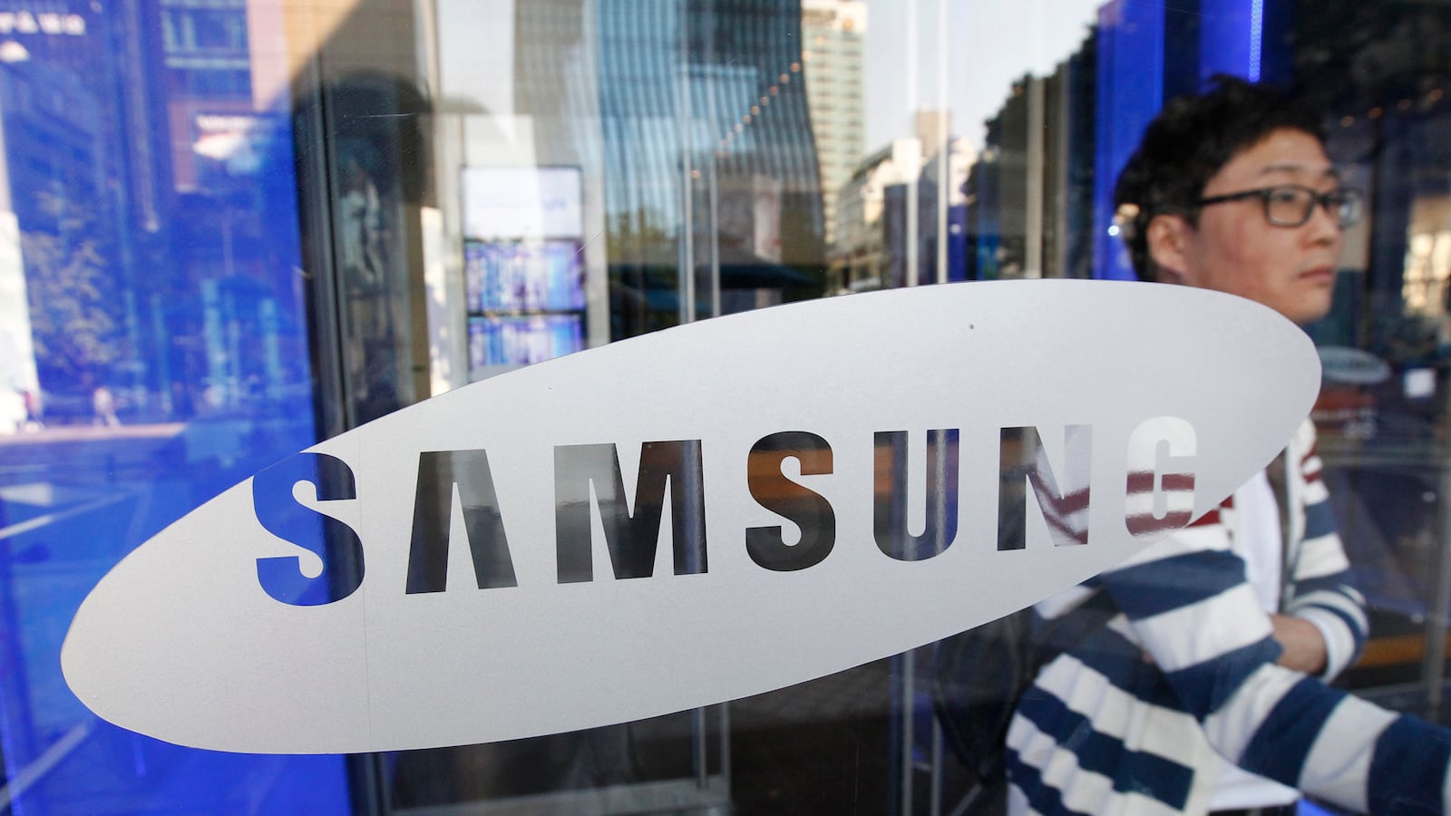 cheats/2013/11/12/apple-samsung-war-heads-to-court/131112-samsung-apple-cheat_hclf1i