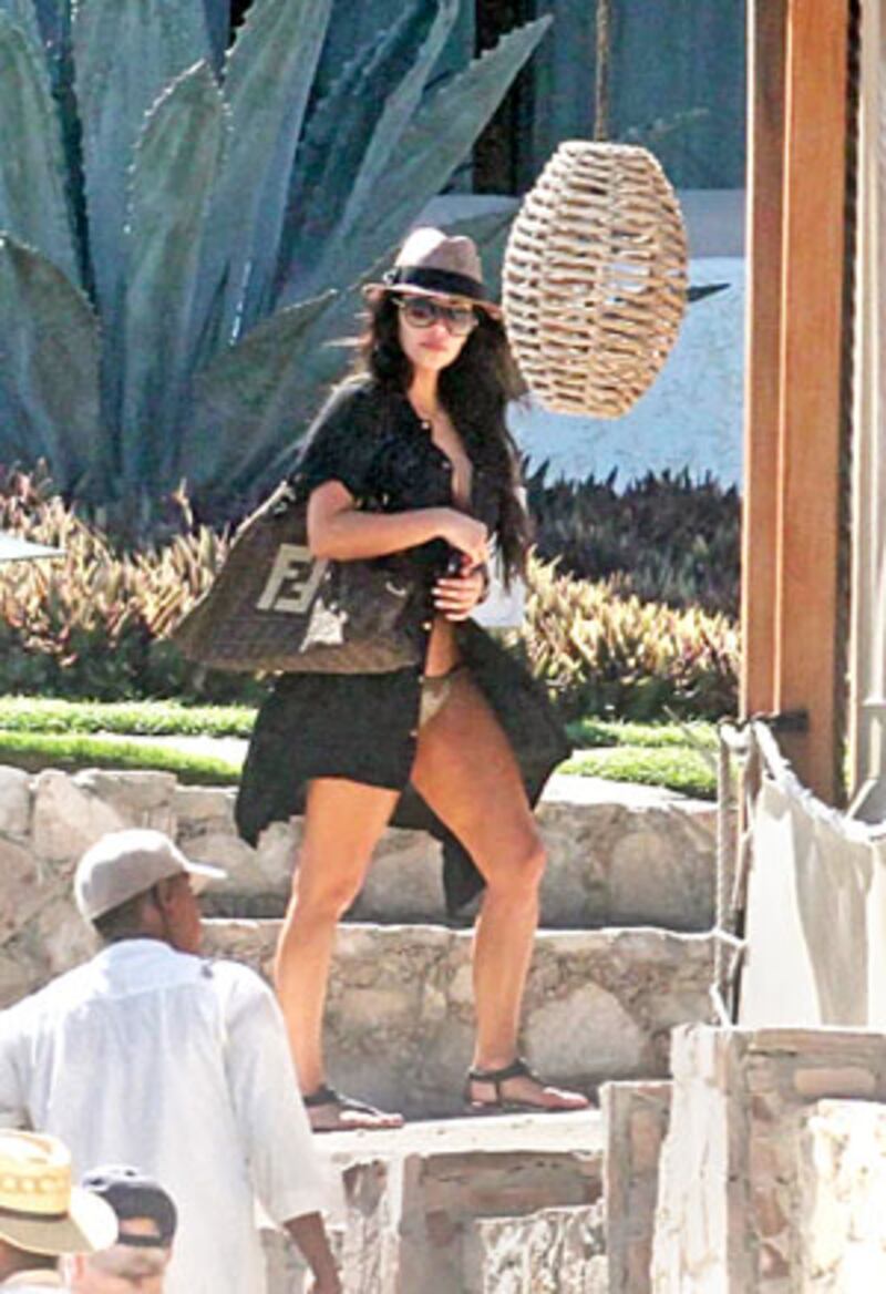 galleries/2010/07/29/celebrity-vacations/celeb-vacations---kardashian_pn2jgt