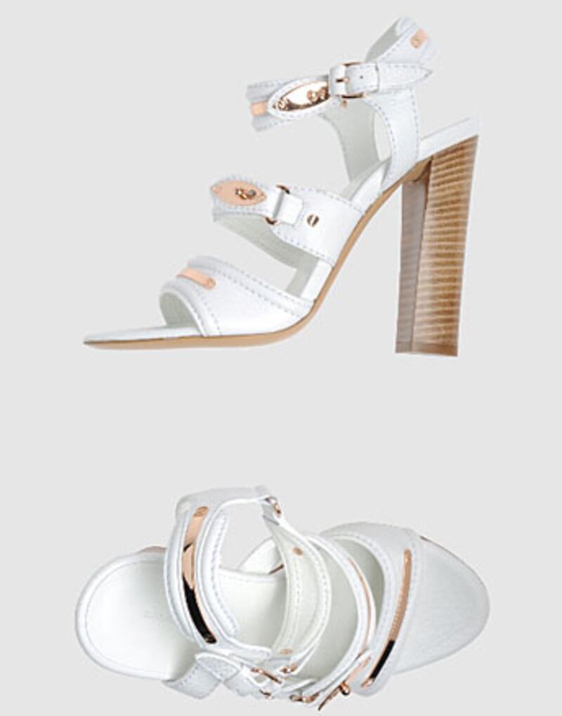 galleries/2009/05/26/the-luxury-e-tail-boom/e-retail---yoox-3_secwic