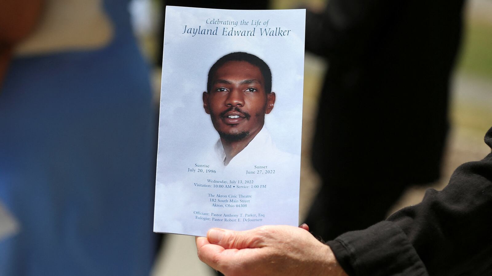 2022-07-13T193918Z_304226935_RC22BV9GDA1M_RTRMADP_3_OHIO-POLICE_eqonjk