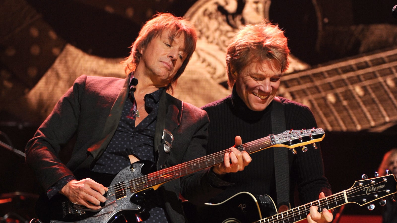 cheats/2013/08/23/bon-jovi-boots-guitarist-richie-sambora/review-of-121212-concert-stern-tease_ja0qcc