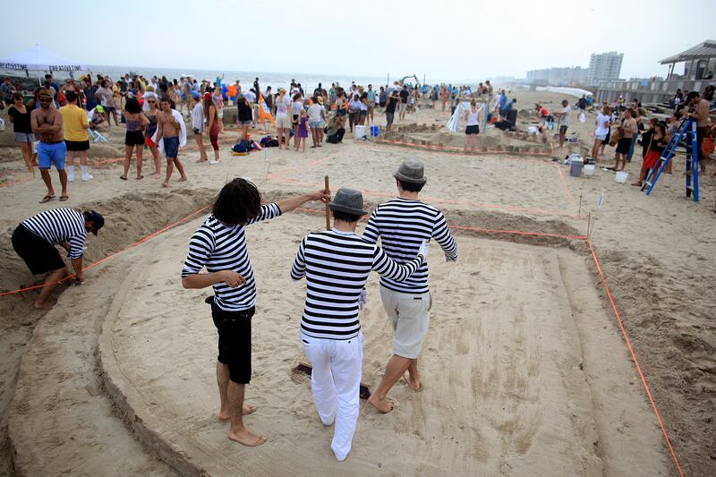 galleries/2013/08/11/seo-the-2013-artist-sandcastle-competition-hosted-by-creative-time-photos/gal-sandcastle-3_lhldiv