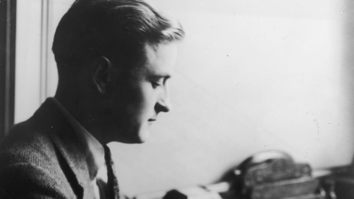articles/2011/07/16/f-scott-fitzgerald-s-on-booze-america-s-drunkest-writer/f-scott-fitzgerald-alcohol-so-box_mqyqkq