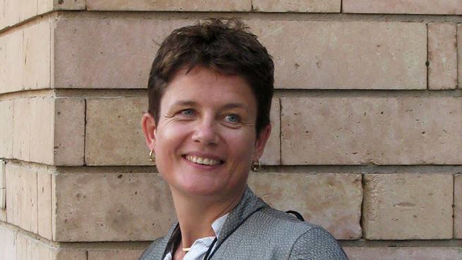 articles/2015/10/20/foul-play-in-british-journalist-s-bizarre-airport-death/151020-seibert-sutton-tease_aezsjd