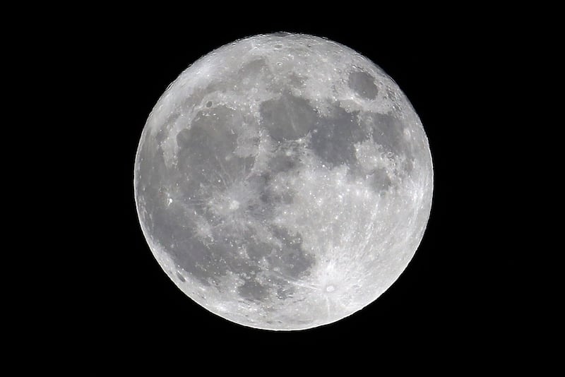 galleries/2016/11/14/striking-photos-of-the-supermoon/161114-Super-Moon-04-embed_sjlvrv