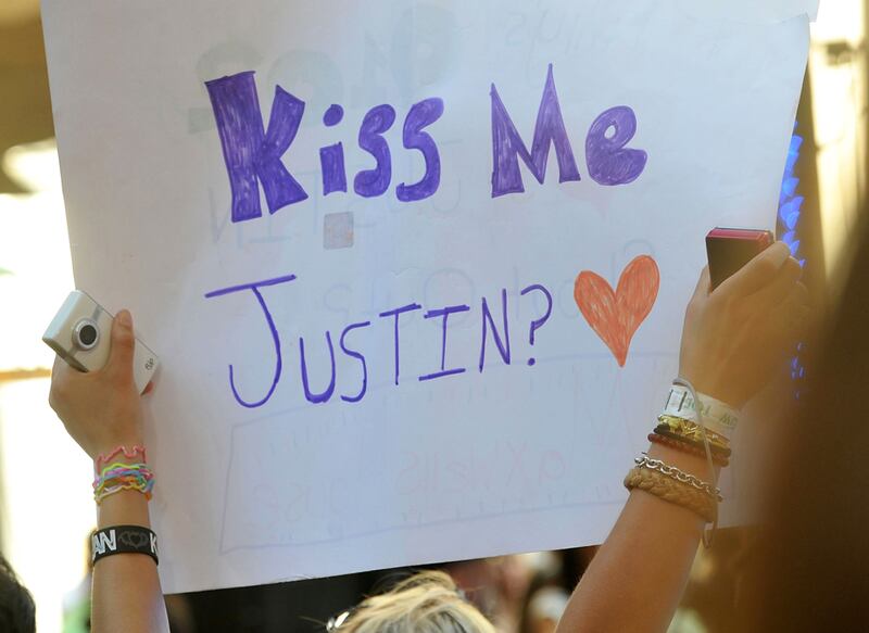 galleries/2010/09/09/bieber-fans/bieber-fans---5_ziqega