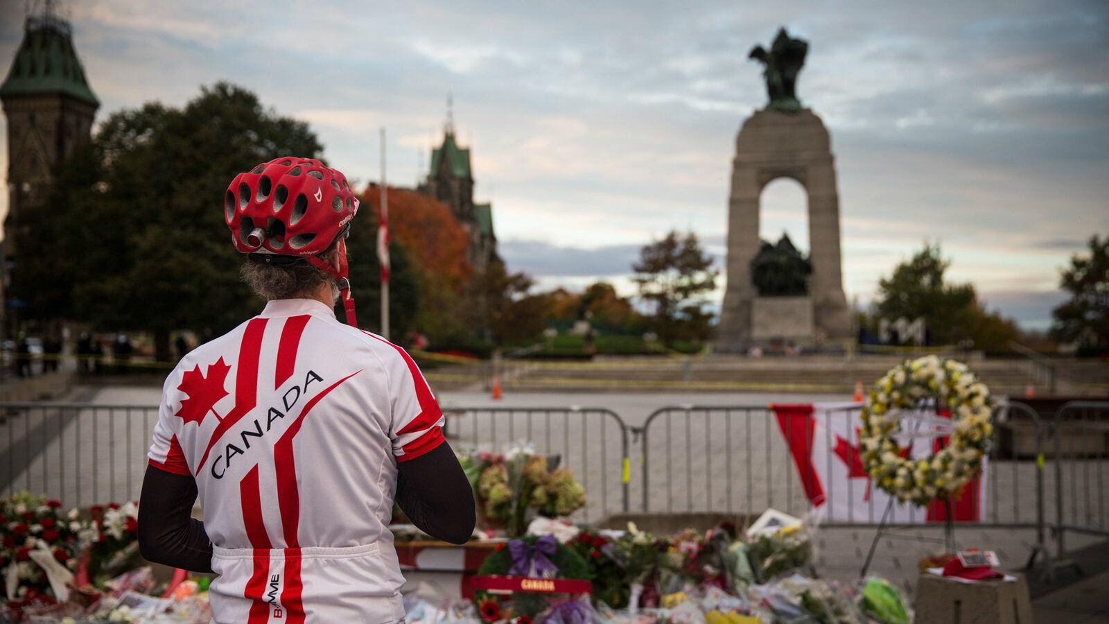 cheats/2014/10/24/video-shows-ottawa-shooter-s-movements/141024-canada-shooting-cheat_q2kc0c