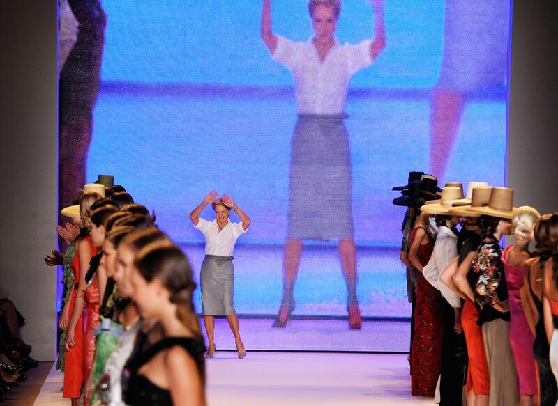 galleries/2010/09/13/ny-fashion-week-day-5/fashion-wrap-day-5---herrera-2_ncl1uf