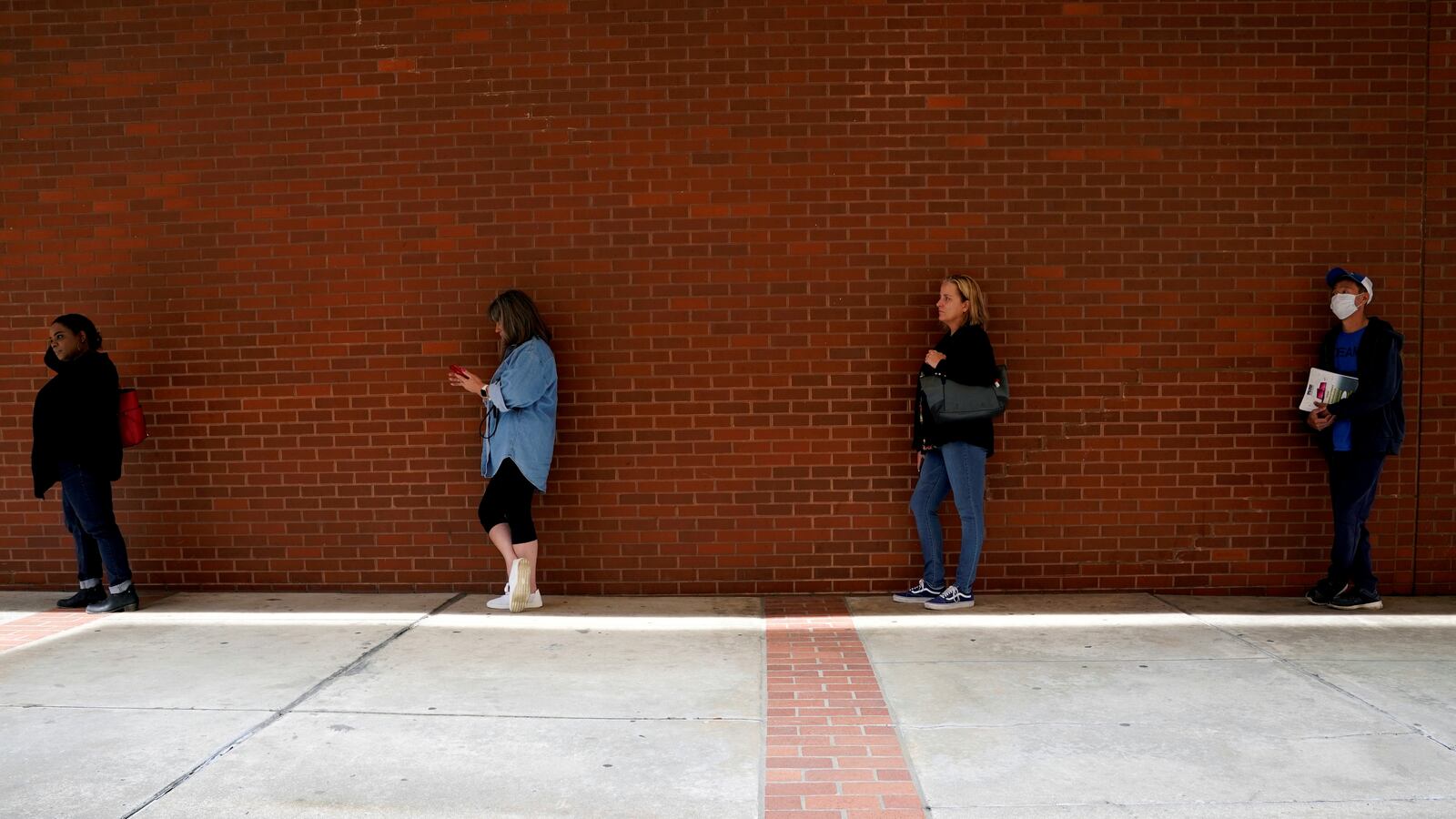 2020-05-27T210722Z_2134703694_RC29XG9NYXA7_RTRMADP_3_HEALTH-CORONAVIRUS-USA-STATES_nsyvk2