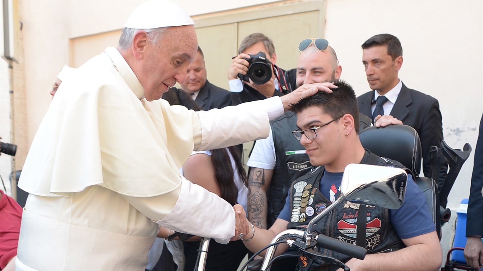 cheats/2013/06/17/pope-blesses-harleys/130617-pope-motorcycles-cheat_hnn8uk