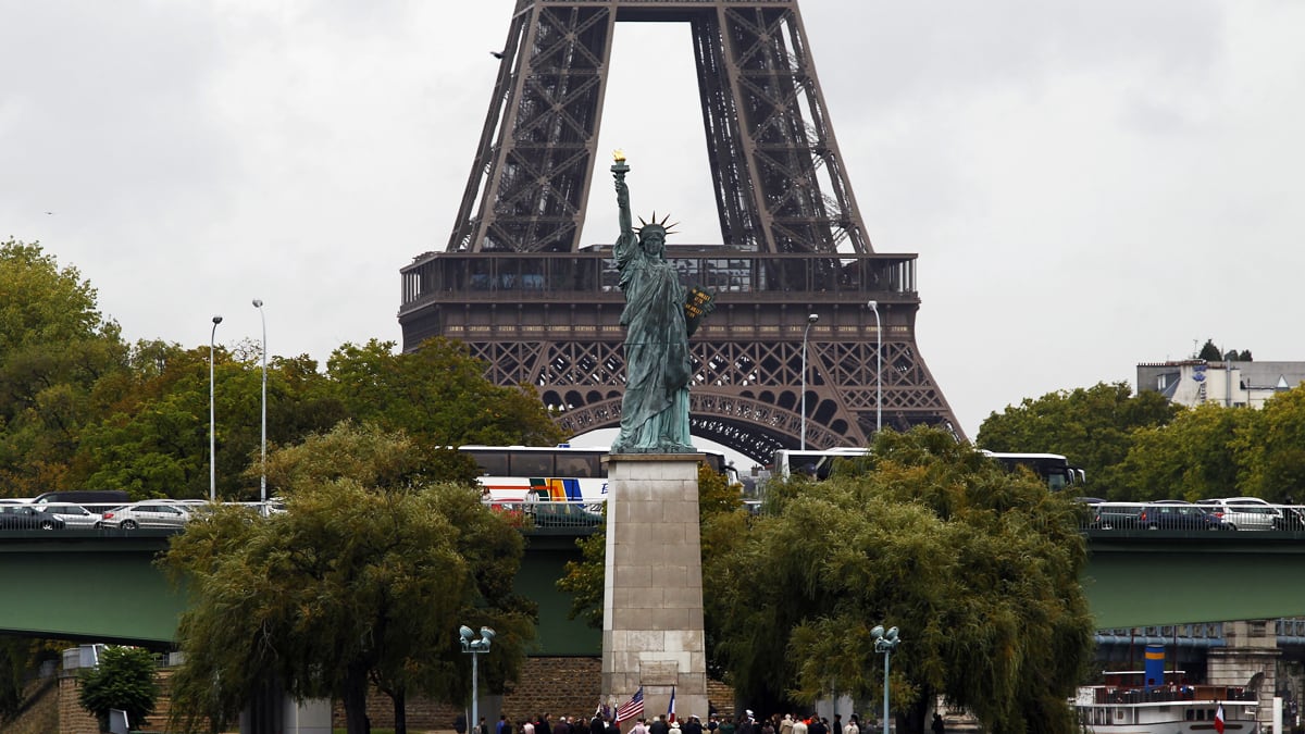 cheats/2011/09/11/9-11-marked-worldwide/911-remembered-paris-cheat_dumdeg