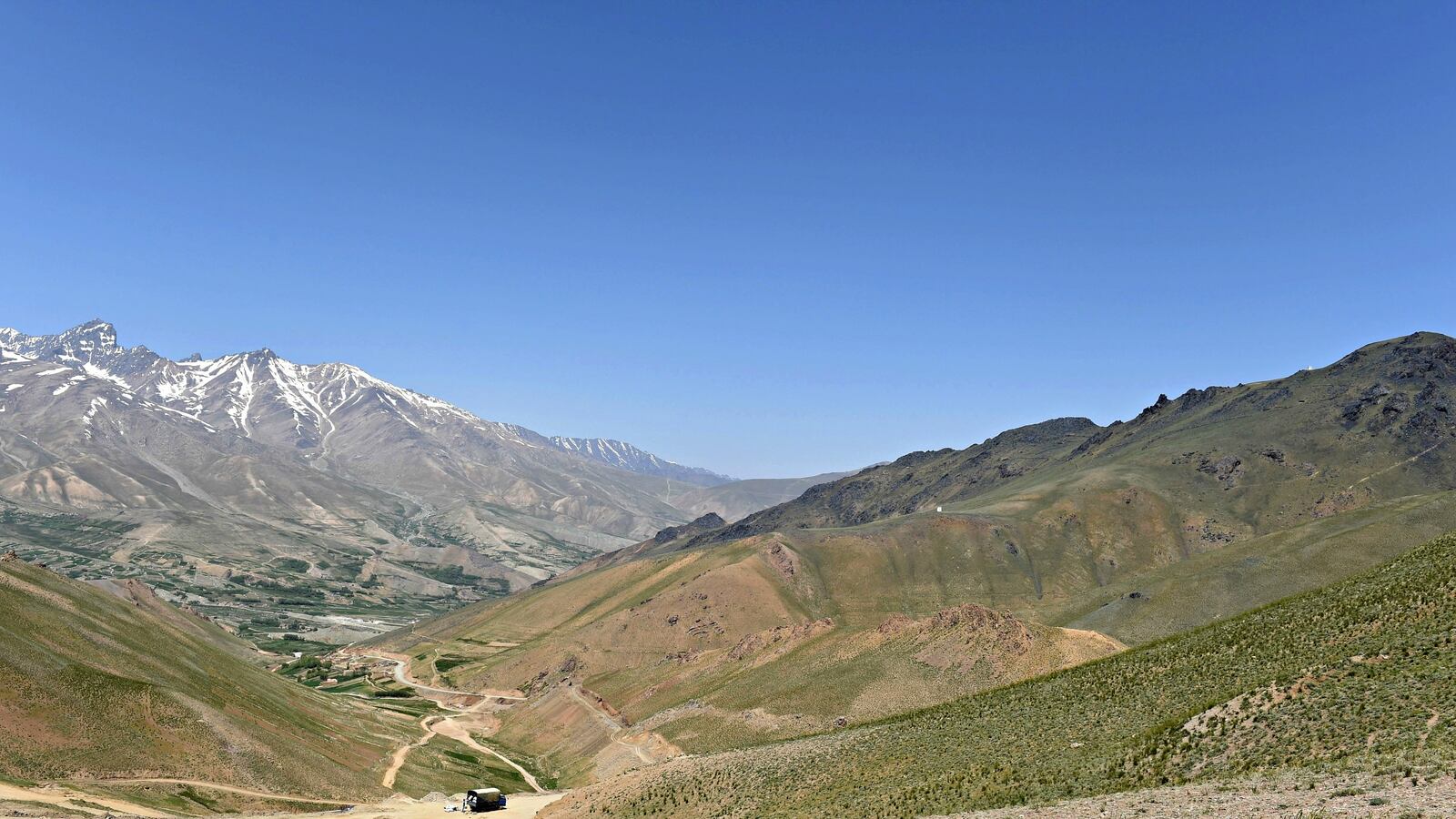 cheats/2016/08/04/afghan-militants-ambush-tourist-group/160804-afghan-tourist-attack-cheat_phvckg