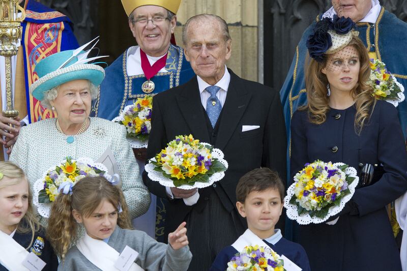 articles/2013/03/28/queen-hands-out-maundy-money/130328-maundy-sykes-tease_q3gzp6