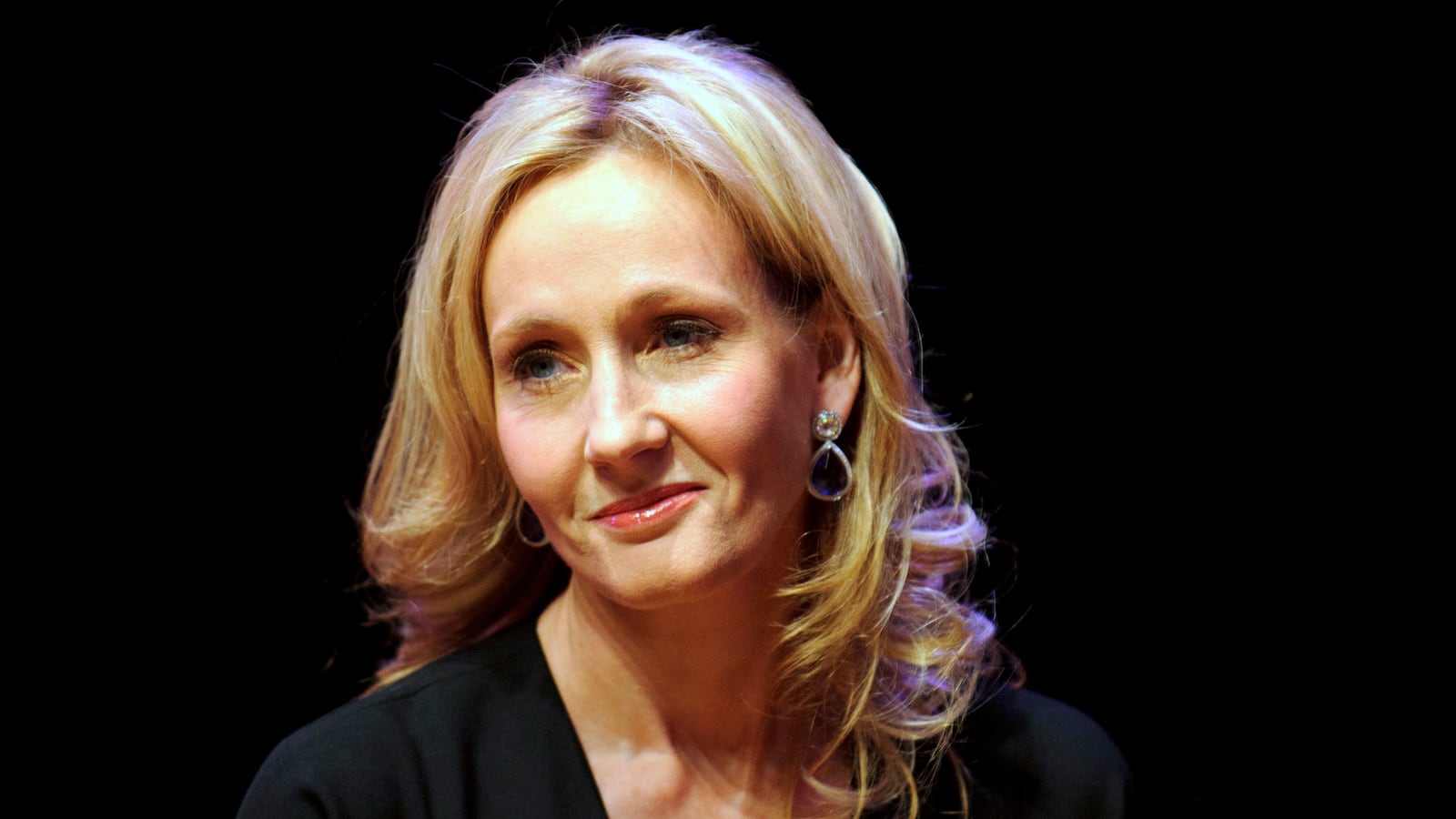 articles/2017/02/11/j-k-rowling-drags-piers-morgan-it-s-so-delicious-to-see-him-told-to-f-ck-off/161110-JKRowling-trump_fhufsf