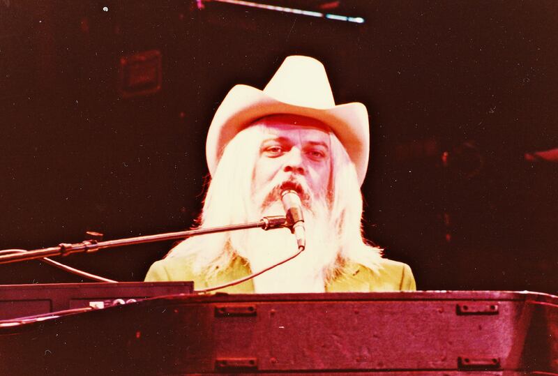 galleries/2016/12/31/the-iconic-celebrities-we-lost-in-2016-carrie-fisher-david-bowie-prince-muhammad-ali-and-more/161205-celeb-death-02-embed_Leon-Russell_engcla